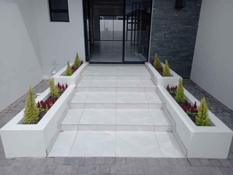 4 Bedroom Property for Sale in Wavecrest Eastern Cape